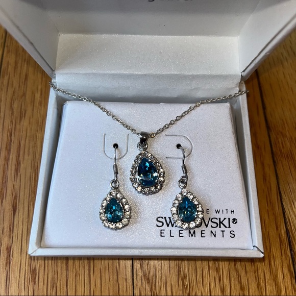 Swarovski Crystal Necklace and Earrings 🤩 - Picture 2 of 4